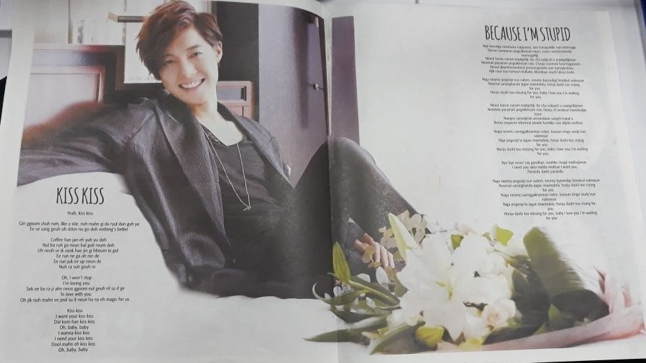 EXTRA newspaper proposes a mega poster song book of Kim Hyun Joong