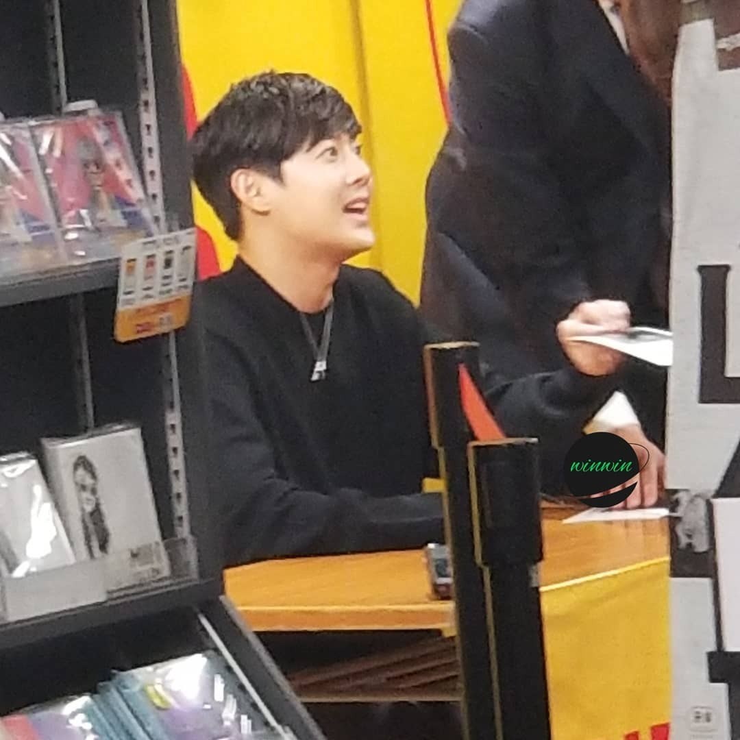 [Fanpics] Wait for me Fansign Event at Tower Records Hakata [2018.11.02]