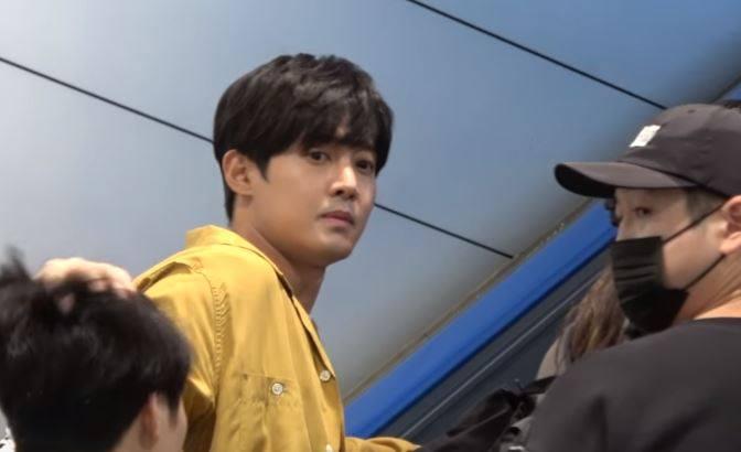 (KHJ at Shizuoka station of Shinkansen to Osaka 18.10.21 (2