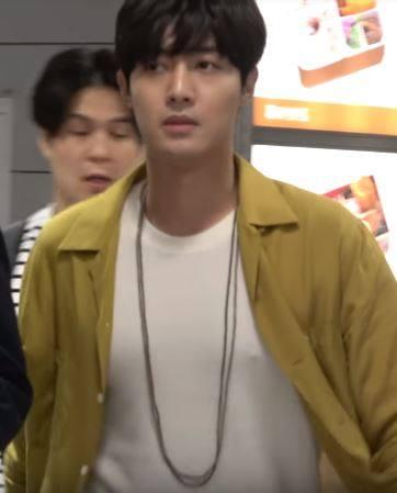 (KHJ at Shizuoka station of Shinkansen to Osaka 18.10.21 (4